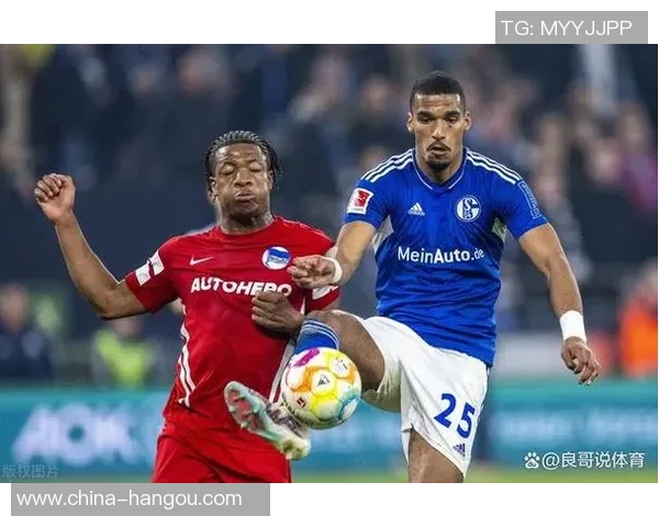沙尔克与门也的激烈对决揭示了德甲赛季的竞争格局与球队实力的较量